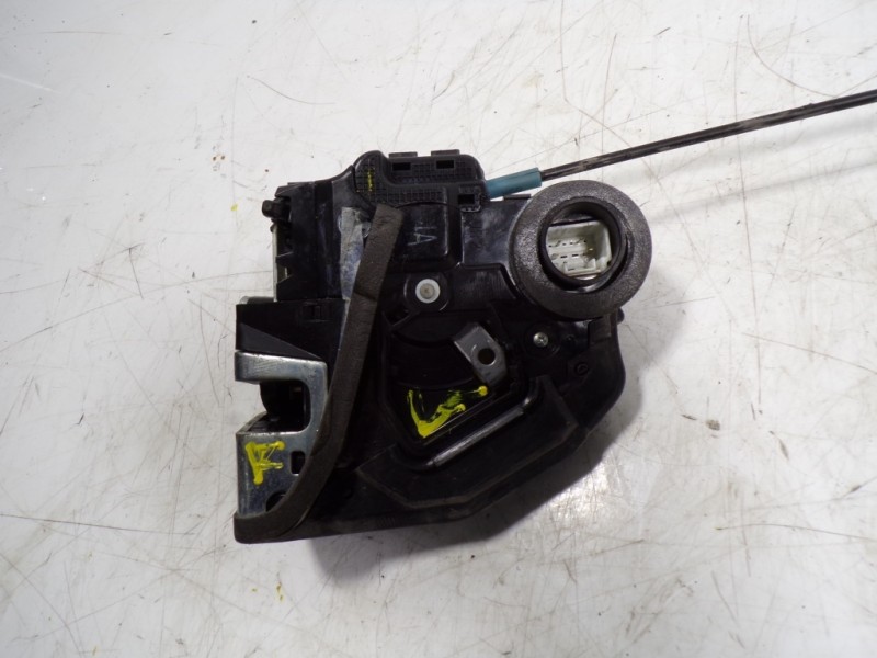 Recambio de cerradura puerta trasera derecha para toyota verso 1.6 d-4d cat referencia OEM IAM 690500F030  