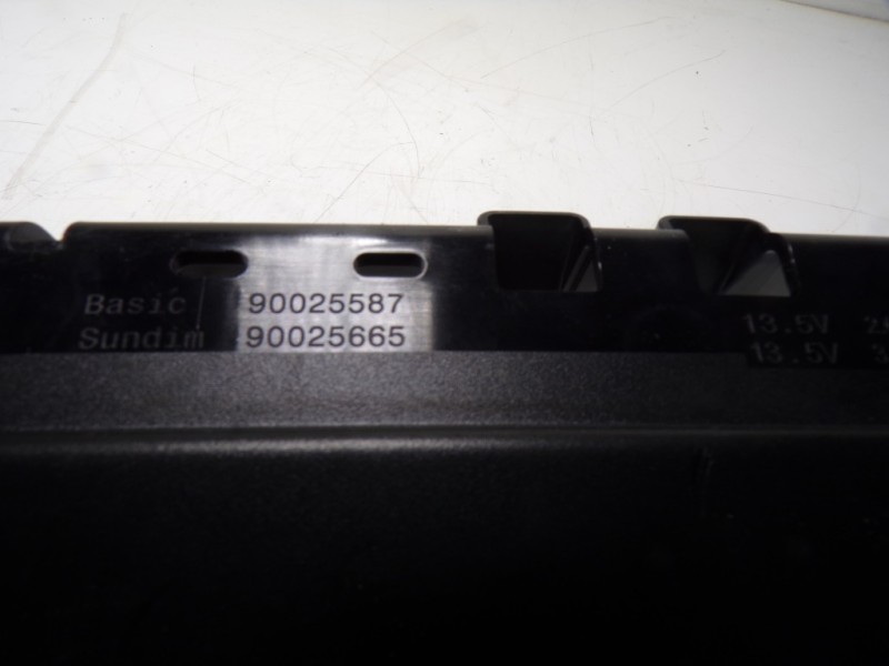 Recambio de piloto trasero central para bmw serie 2 coupe (f22) 2.0 turbodiesel referencia OEM IAM 63257311541 90025587J 