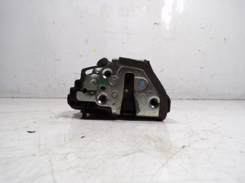 Recambio de cerradura puerta trasera izquierda para toyota verso 1.6 d-4d cat referencia OEM IAM 690600F030  