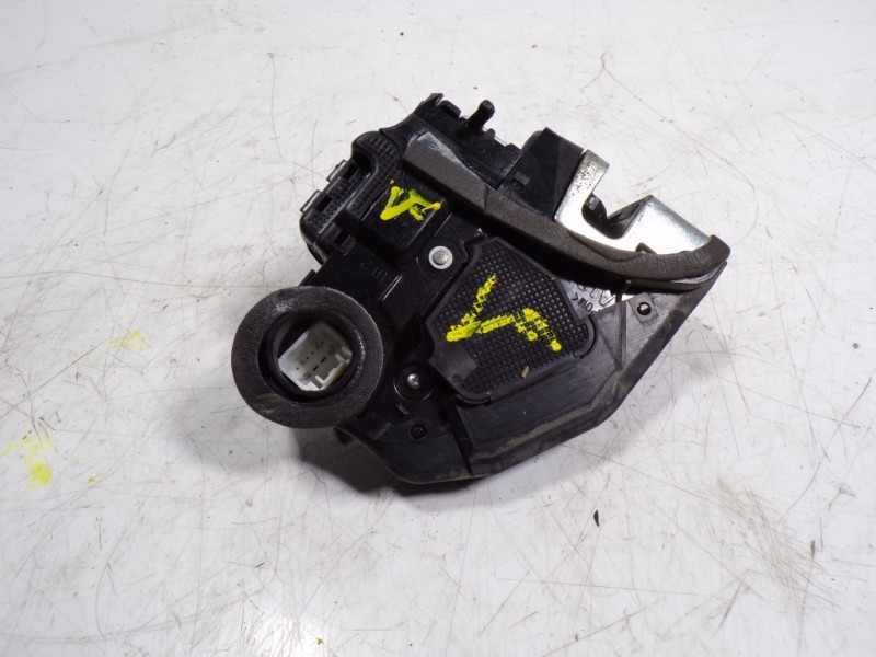 Recambio de cerradura puerta trasera izquierda para toyota verso 1.6 d-4d cat referencia OEM IAM 690600F030  