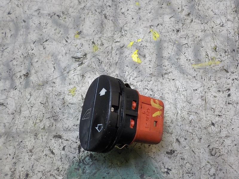 Recambio de mando elevalunas delantero derecho para ford fiesta (cbk) 1.4 tdci cat referencia OEM IAM   