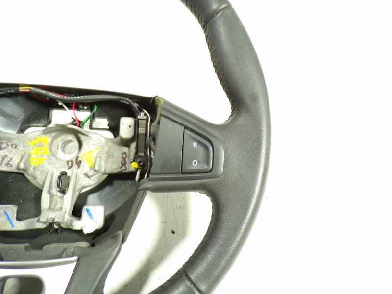 Recambio de volante para renault megane iii berlina 5 p 1.5 dci diesel fap referencia OEM IAM 484306291R  