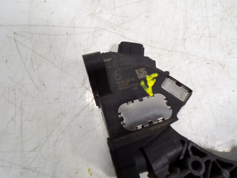 Recambio de potenciometro pedal para toyota verso 1.6 d-4d cat referencia OEM IAM 781100F010 781100F010 10406629016