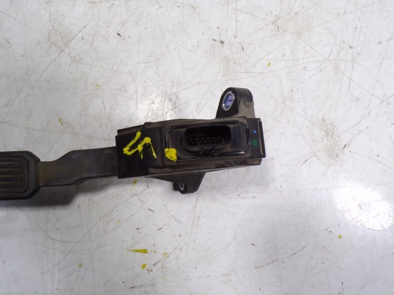 Recambio de potenciometro pedal para toyota verso 1.6 d-4d cat referencia OEM IAM 781100F010 781100F010 10406629016