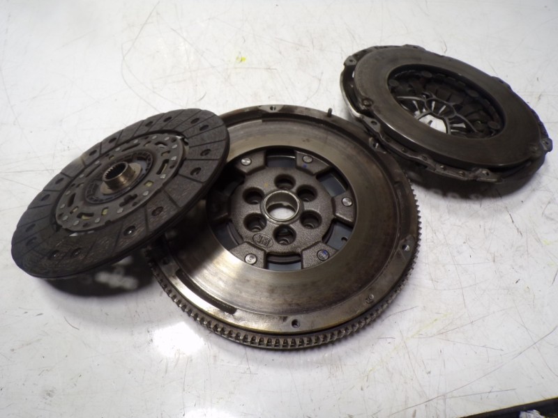 Recambio de kit embrague para skoda octavia combi (nx5) 2.0 tdi referencia OEM IAM 04L141015E 04L141015E 022141031S