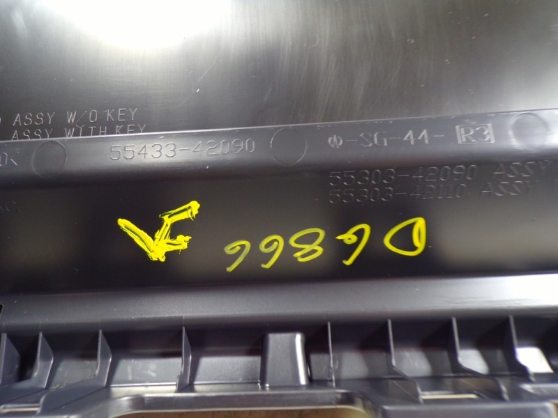 Recambio de guantera para toyota rav4 hybrid fwd referencia OEM IAM 5555042200C0  