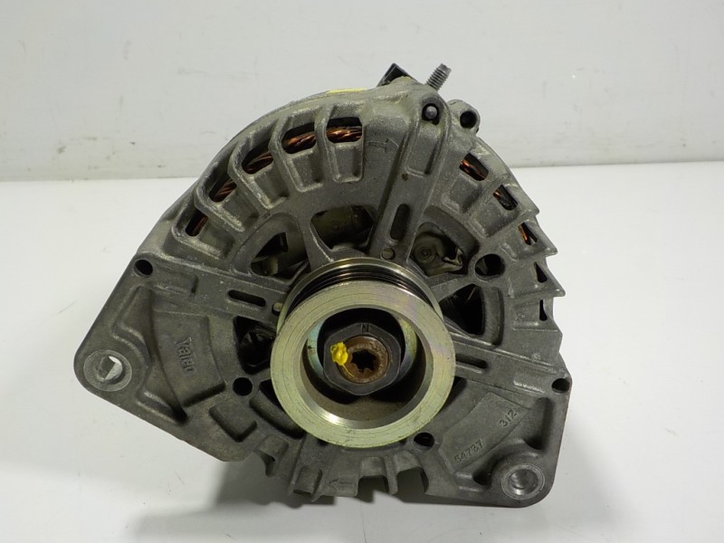 Recambio de alternador para mercedes-benz clase v (w447) v220d exclusive largo (447.813) referencia OEM IAM A0009068302 A0009068
