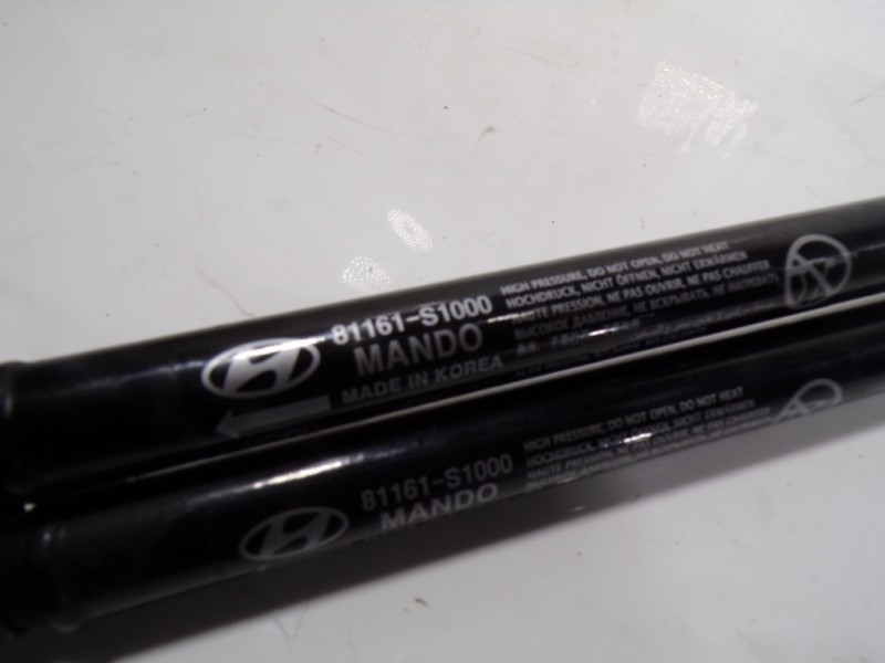 Recambio de amortiguador capot para hyundai santa fe essence 2wd referencia OEM IAM 81161S1000 81161S1000 