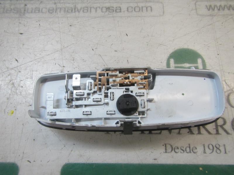 Recambio de piloto interior para ford fiesta (ccn) titanium referencia OEM IAM 1758122  