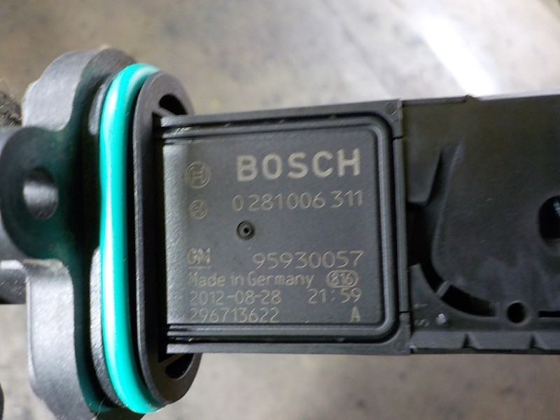 Recambio de caudalimetro para opel mokka 1.7 16v cdti referencia OEM IAM 95930057 95930057 