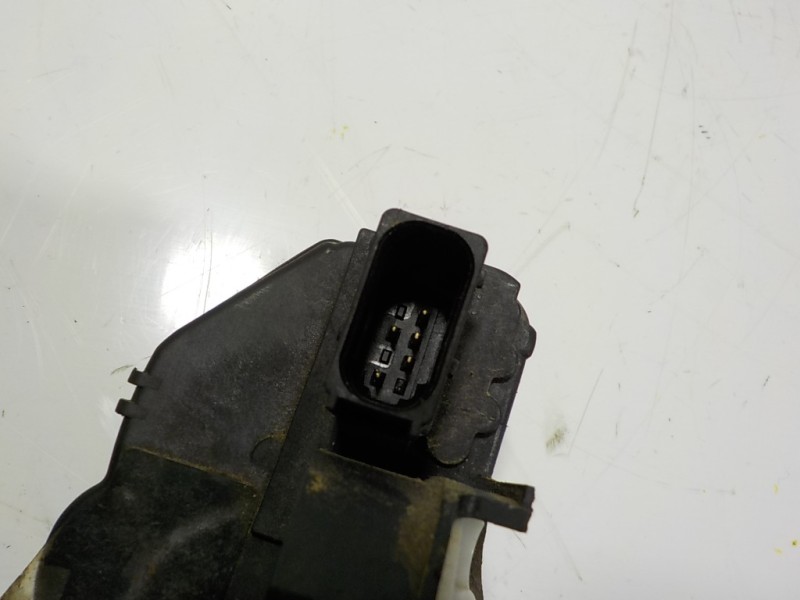 Recambio de cerradura puerta delantera derecha para opel mokka 1.7 16v cdti referencia OEM IAM 13579523 13579523 