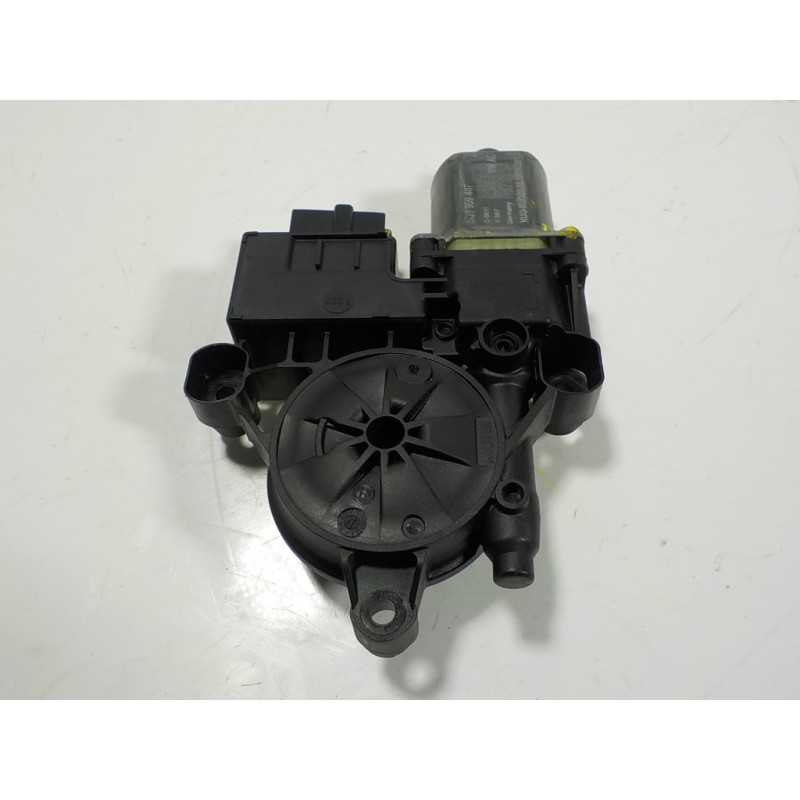 Recambio de motor elevalunas trasero izquierdo para seat arona 1.6 tdi referencia OEM IAM 5Q0959407 5Q0959407 0130822695