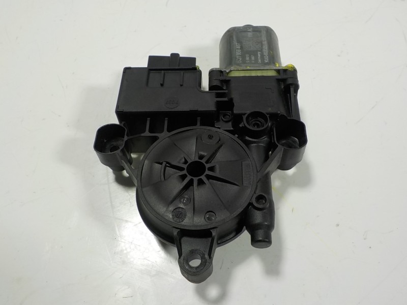 Recambio de motor elevalunas trasero izquierdo para seat arona 1.6 tdi referencia OEM IAM 5Q0959407 5Q0959407 0130822695