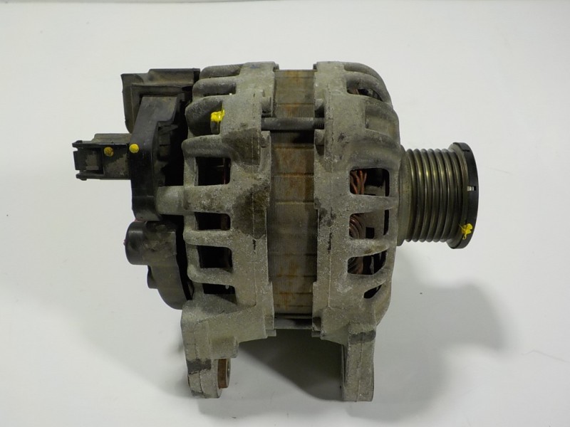 Recambio de alternador para dacia sandero 0.9 tce cat referencia OEM IAM 231009092R 231002854R 