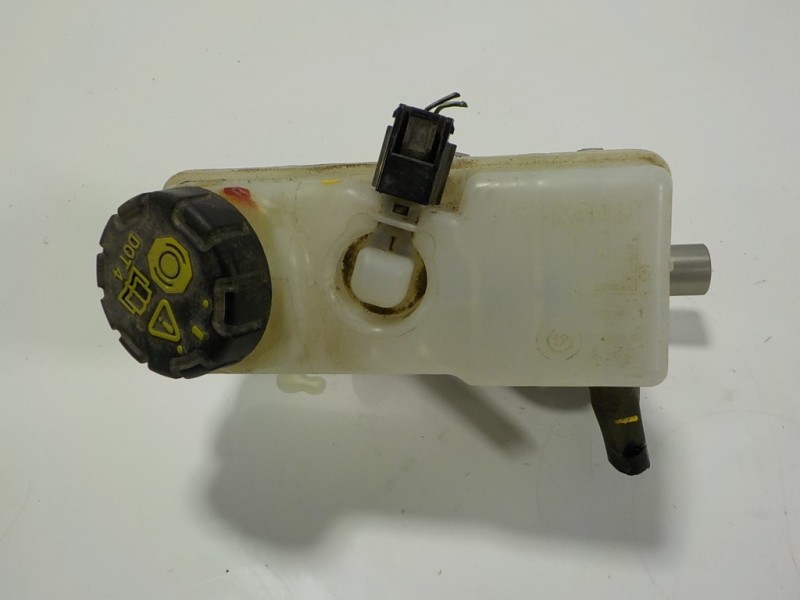 Recambio de bomba freno para dacia sandero 0.9 tce cat referencia OEM IAM  460915125R 