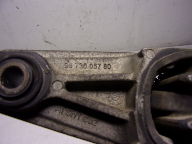 Recambio de soporte cambio para citroën c4 cactus 1.6 blue-hdi fap referencia OEM IAM  9673005780 