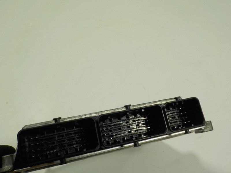 Recambio de centralita motor uce para dacia sandero 0.9 tce cat referencia OEM IAM  237102982S 