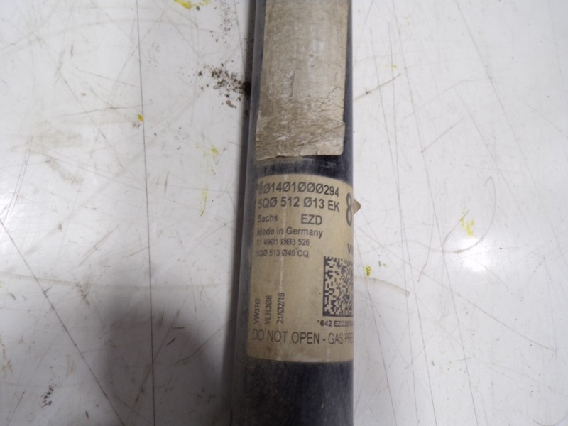 Recambio de amortiguador trasero izquierdo para volkswagen golf vii lim. (bq1) advance referencia OEM IAM 5Q0513049CQ 8014010002