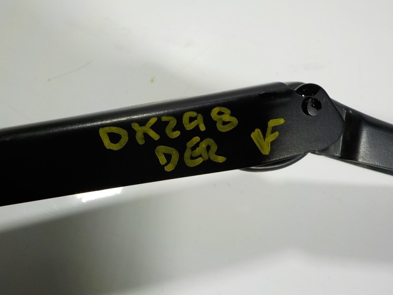 Recambio de brazo limpia delantero derecho para bmw x3 (f25) 2.0 turbodiesel referencia OEM IAM 61617213272  