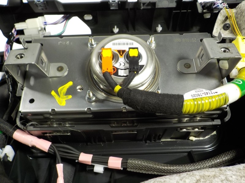 Recambio de salpicadero para lexus ux (za10) 250h referencia OEM IAM 554007603040 TG16801003 TG16801003