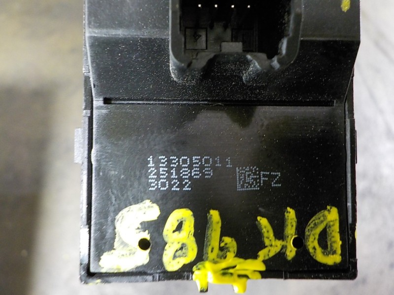 Recambio de mando elevalunas delantero izquierdo para opel mokka 1.7 16v cdti referencia OEM IAM 13305011 13305011 