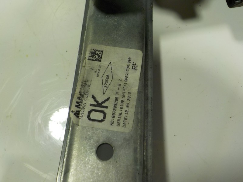 Recambio de elevalunas delantero derecho para dacia sandero 0.9 tce cat referencia OEM IAM 807209299R 807209299 