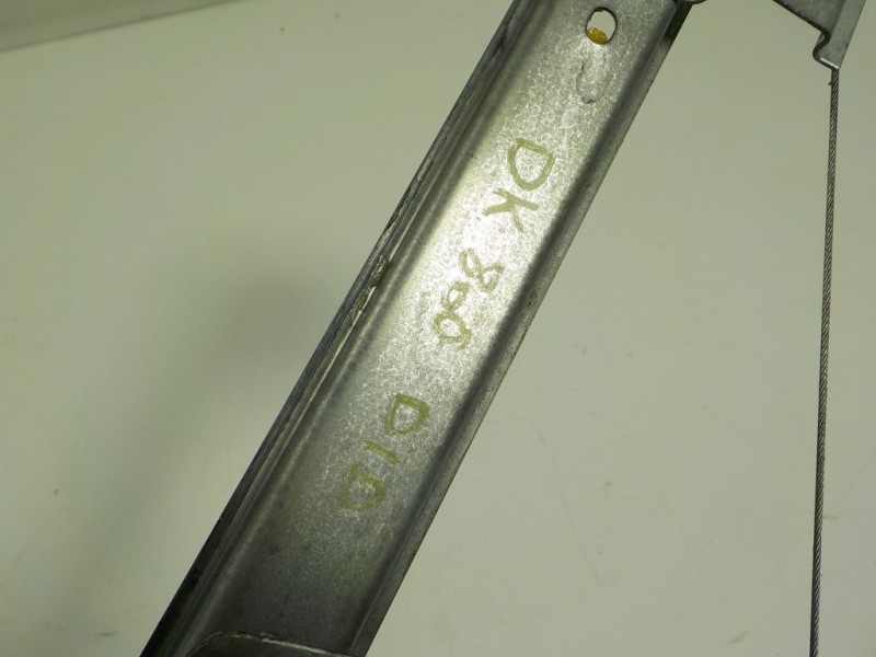 Recambio de elevalunas delantero derecho para dacia sandero 0.9 tce cat referencia OEM IAM 807209299R 807209299 