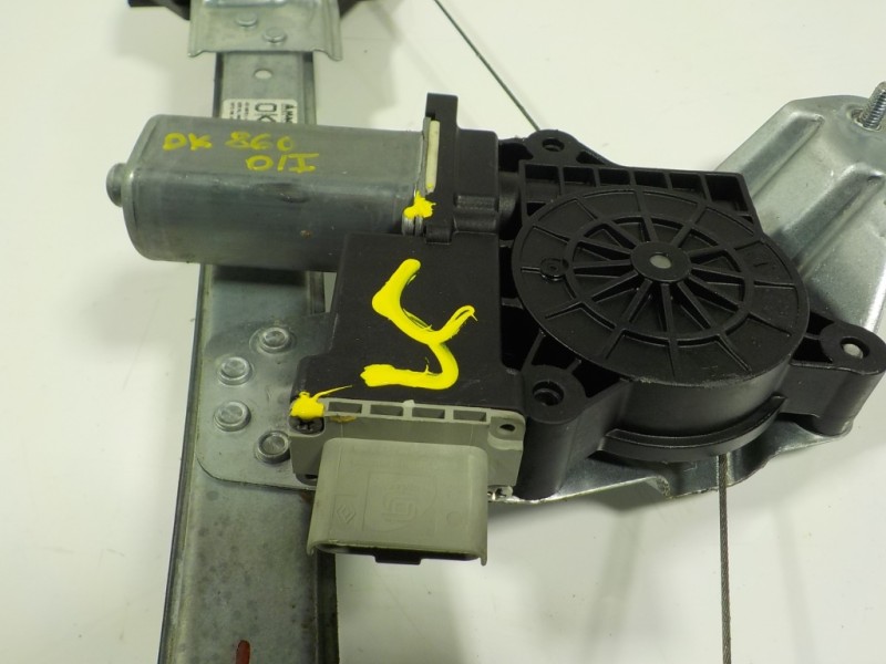 Recambio de elevalunas delantero izquierdo para dacia sandero 0.9 tce cat referencia OEM IAM 807211440R  