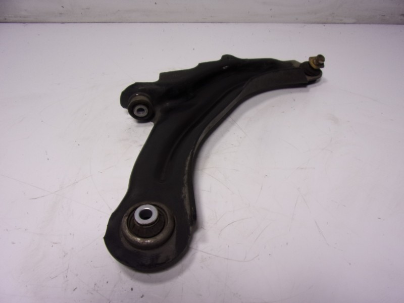 Recambio de brazo suspension superior delantero derecho para renault captur 0.9 tce referencia OEM IAM 545045743R  