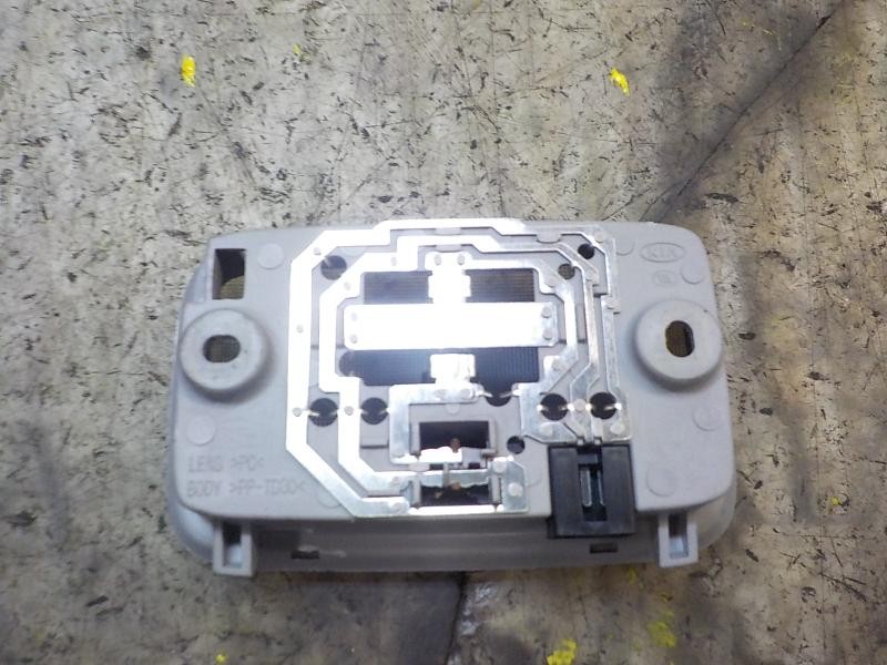 Recambio de piloto interior para hyundai i10 1.0 cat referencia OEM IAM 85220B9130TXB  