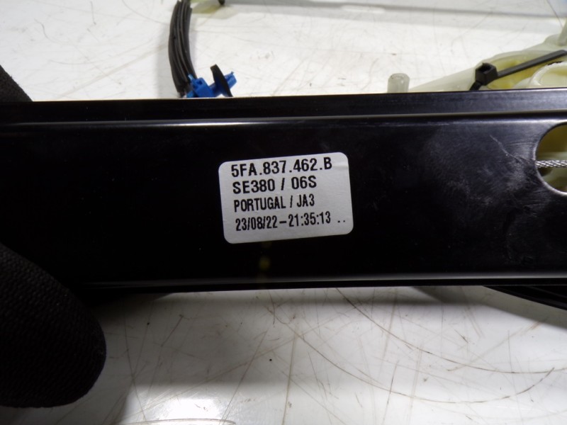 Recambio de elevalunas delantero derecho para cupra leon sportstourer (kl8) vz 2.0 tsi 4drive referencia OEM IAM  5FA837462B 