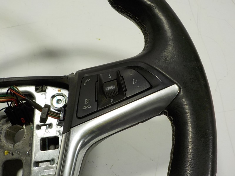 Recambio de volante para opel mokka 1.7 16v cdti referencia OEM IAM 95128851  