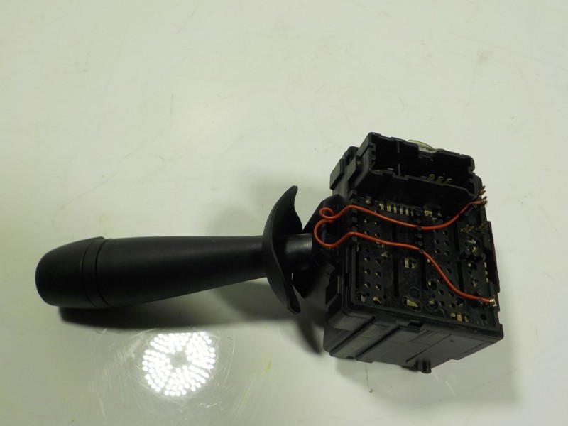 Recambio de mando limpia para dacia sandero 0.9 tce cat referencia OEM IAM 8201168008 255679575R 