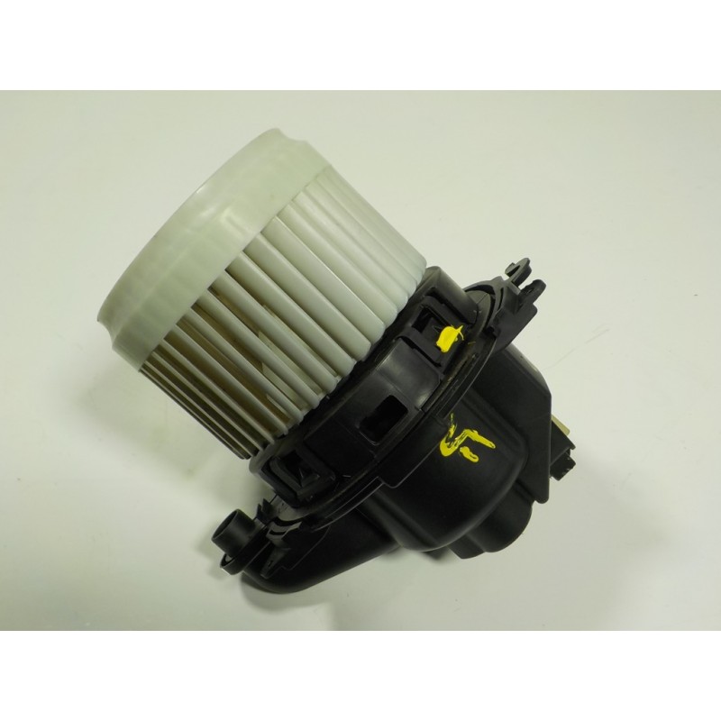 Recambio de motor calefaccion para dacia sandero 0.9 tce cat referencia OEM IAM 272107379R  