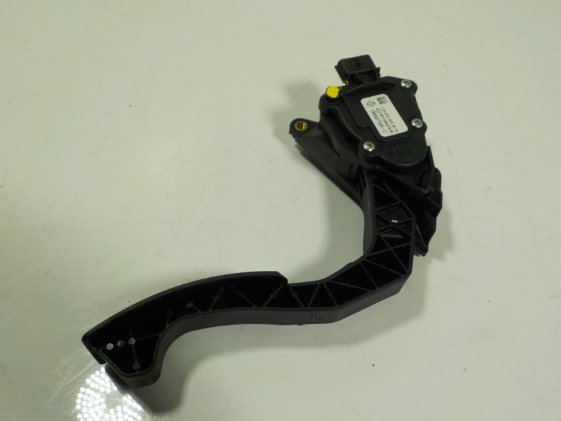Recambio de potenciometro pedal para dacia sandero 0.9 tce cat referencia OEM IAM 180022703R 180022703R 