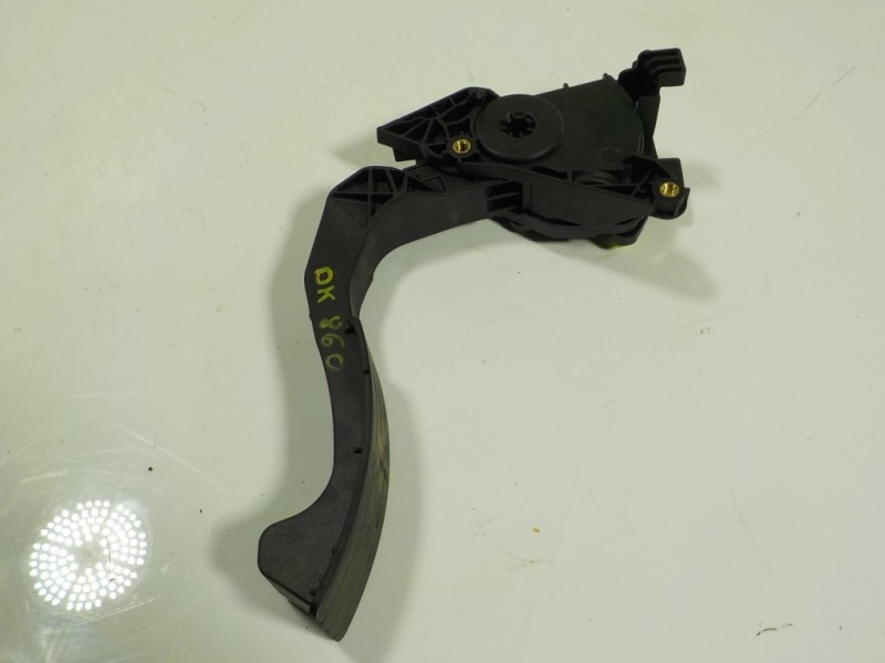 Recambio de potenciometro pedal para dacia sandero 0.9 tce cat referencia OEM IAM 180022703R 180022703R 