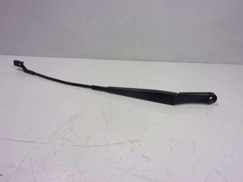 Recambio de brazo limpia delantero derecho para skoda kodiaq 2.0 tdi referencia OEM IAM 566955410  