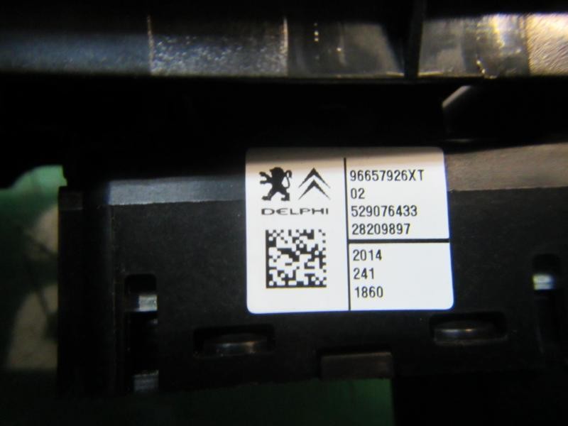 Recambio de mando elevalunas trasero derecho para citroën c4 lim. white attraction referencia OEM IAM 6490JZ 96657926XT 