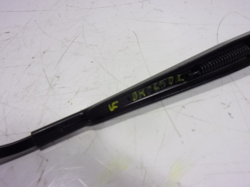 Recambio de brazo limpia delantero izquierdo para skoda kodiaq 2.0 tdi referencia OEM IAM 566955409  