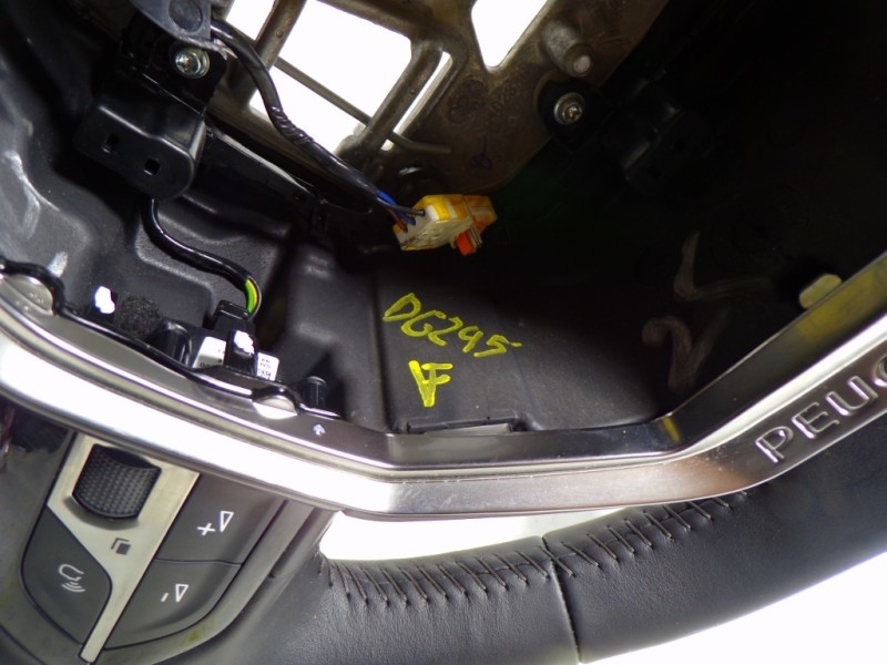 Recambio de volante para peugeot 208 (p2) (e-) gt referencia OEM IAM 98255044ZD  