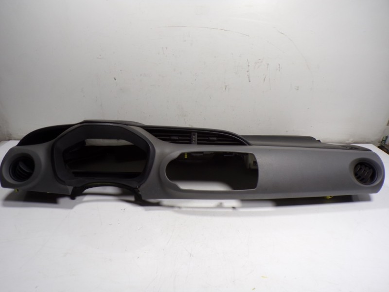 Recambio de salpicadero para toyota yaris 1.0 cat referencia OEM IAM 553020D180C1  739600D111