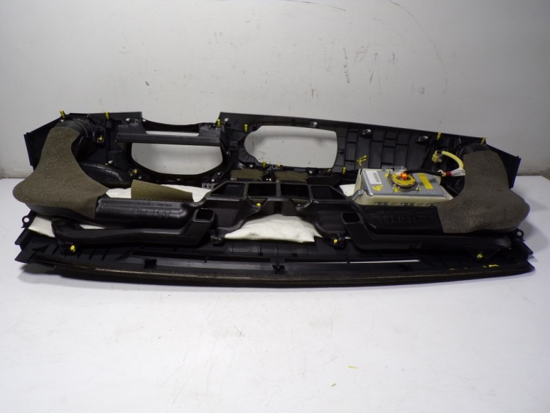 Recambio de salpicadero para toyota yaris 1.0 cat referencia OEM IAM 553020D180C1  739600D111