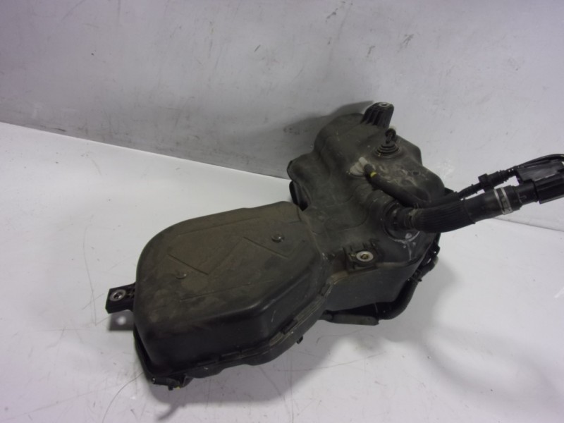 Recambio de deposito aditivo para hyundai santa fe essence 2wd referencia OEM IAM 31550S1900 31550S1900 