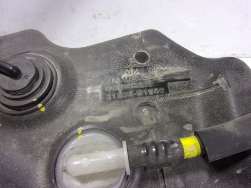 Recambio de deposito aditivo para hyundai santa fe essence 2wd referencia OEM IAM 31550S1900 31550S1900 