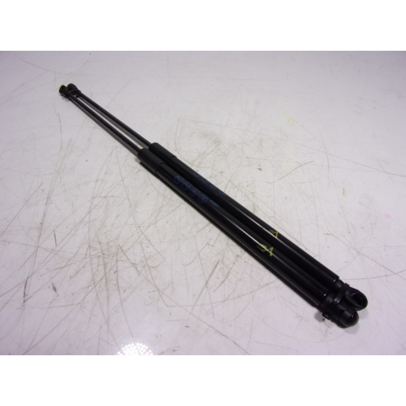 Recambio de amortiguadores maletero / porton para toyota corolla hybrid referencia OEM IAM 6895002191 5576300310N 6896002201