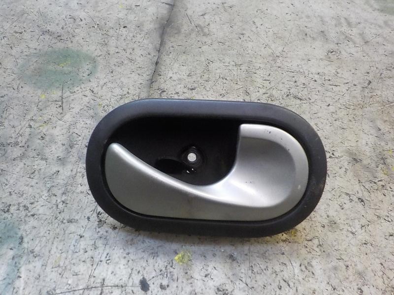 Recambio de maneta interior delantera derecha para renault clio iii 1.5 dci diesel cat referencia OEM IAM   
