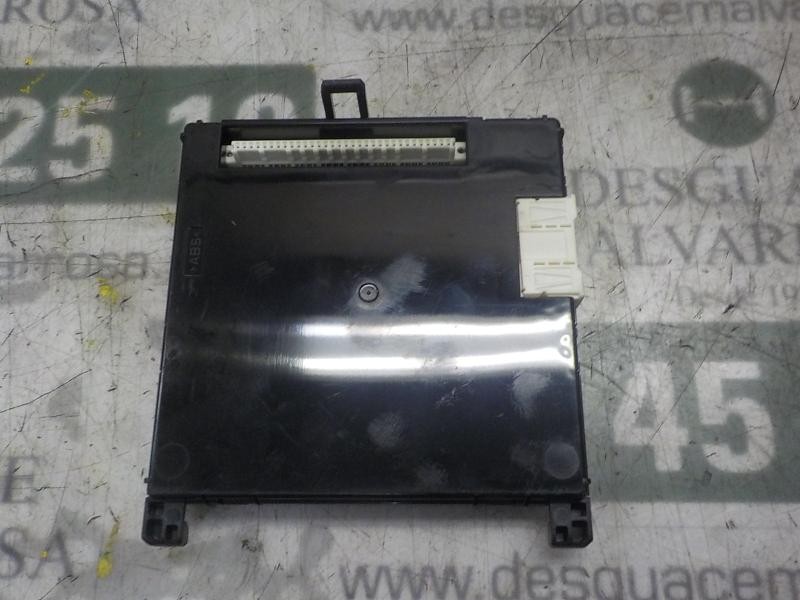 Recambio de caja reles / fusibles para toyota auris 1.8 16v (híbrido) referencia OEM IAM 8922002560 8922102480 