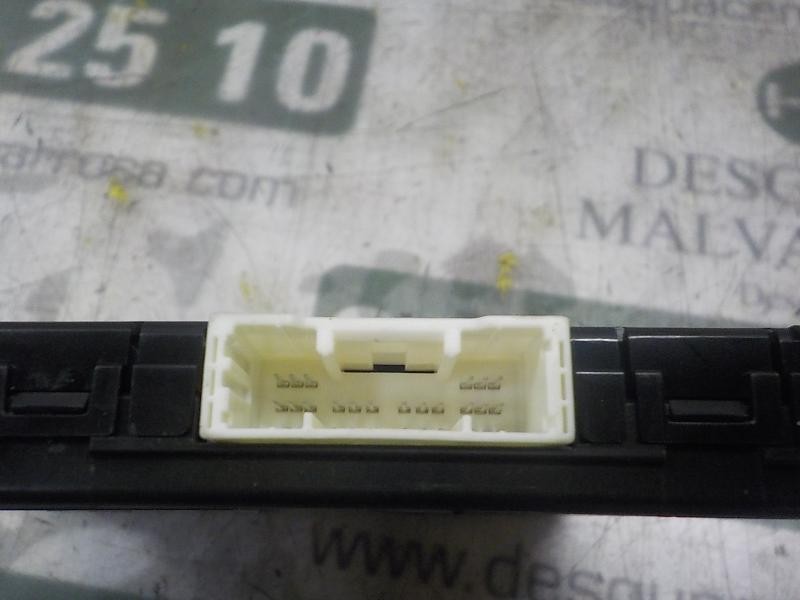 Recambio de caja reles / fusibles para toyota auris 1.8 16v (híbrido) referencia OEM IAM 8922002560 8922102480 