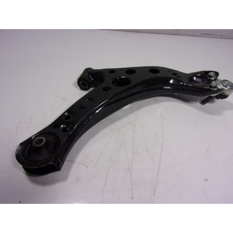 Recambio de brazo suspension inferior delantero izquierdo para toyota corolla hybrid referencia OEM IAM 4806902330  