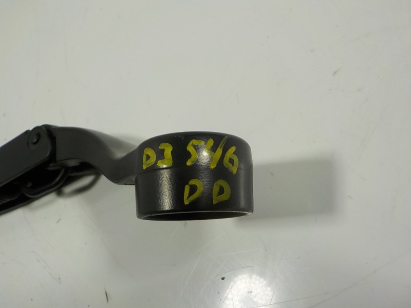Recambio de brazo limpia delantero derecho para ds 5 1.6 blue-hdi fap referencia OEM IAM 1607224580  